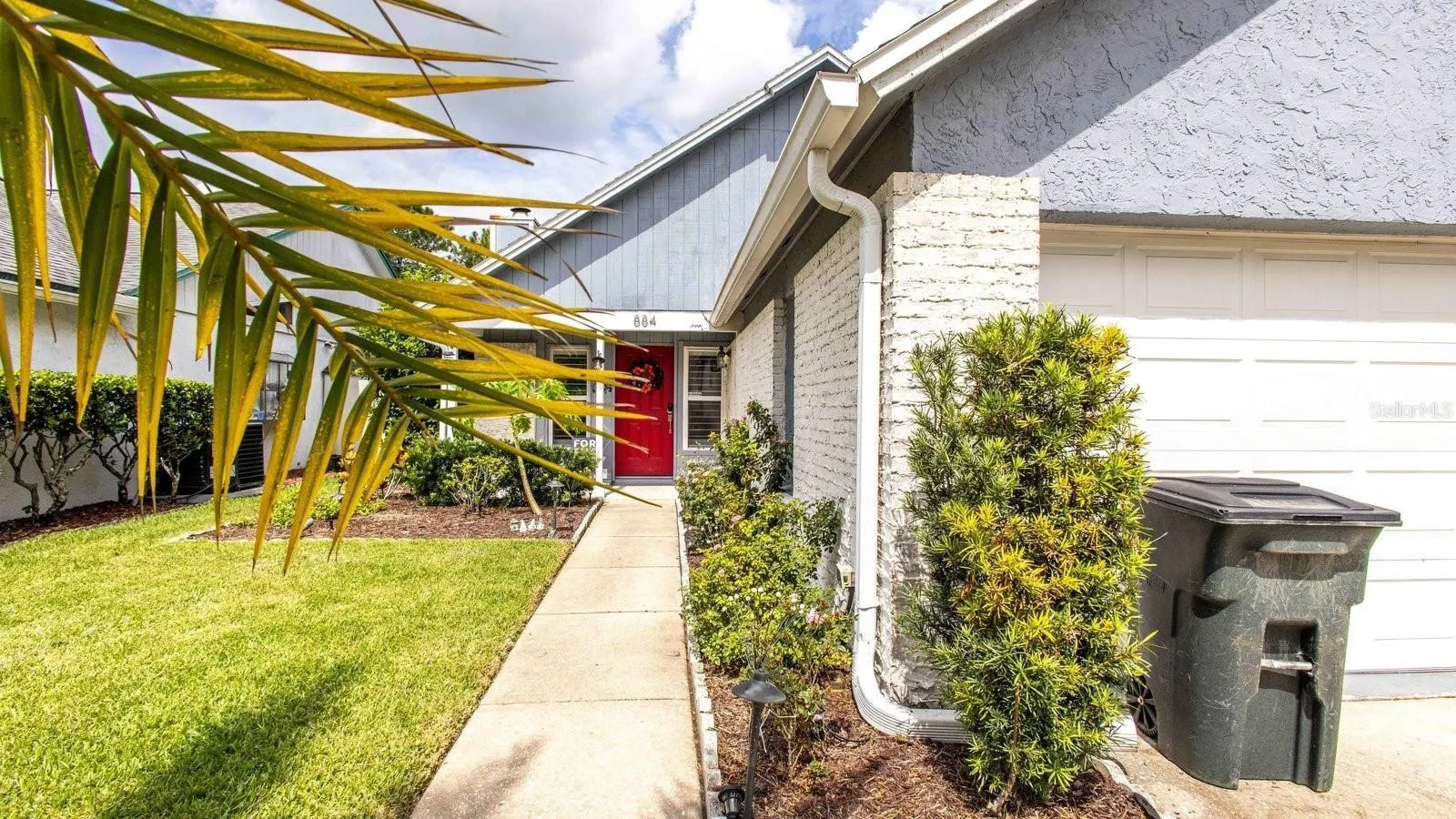 884 N LAKE STERLING CT