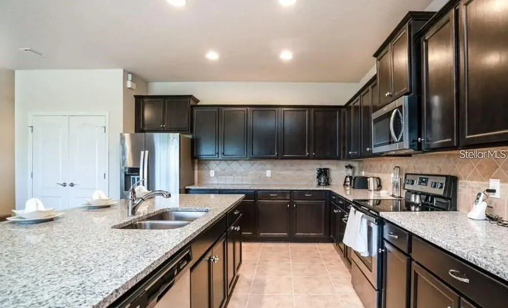 8817 CORCOVADO DR