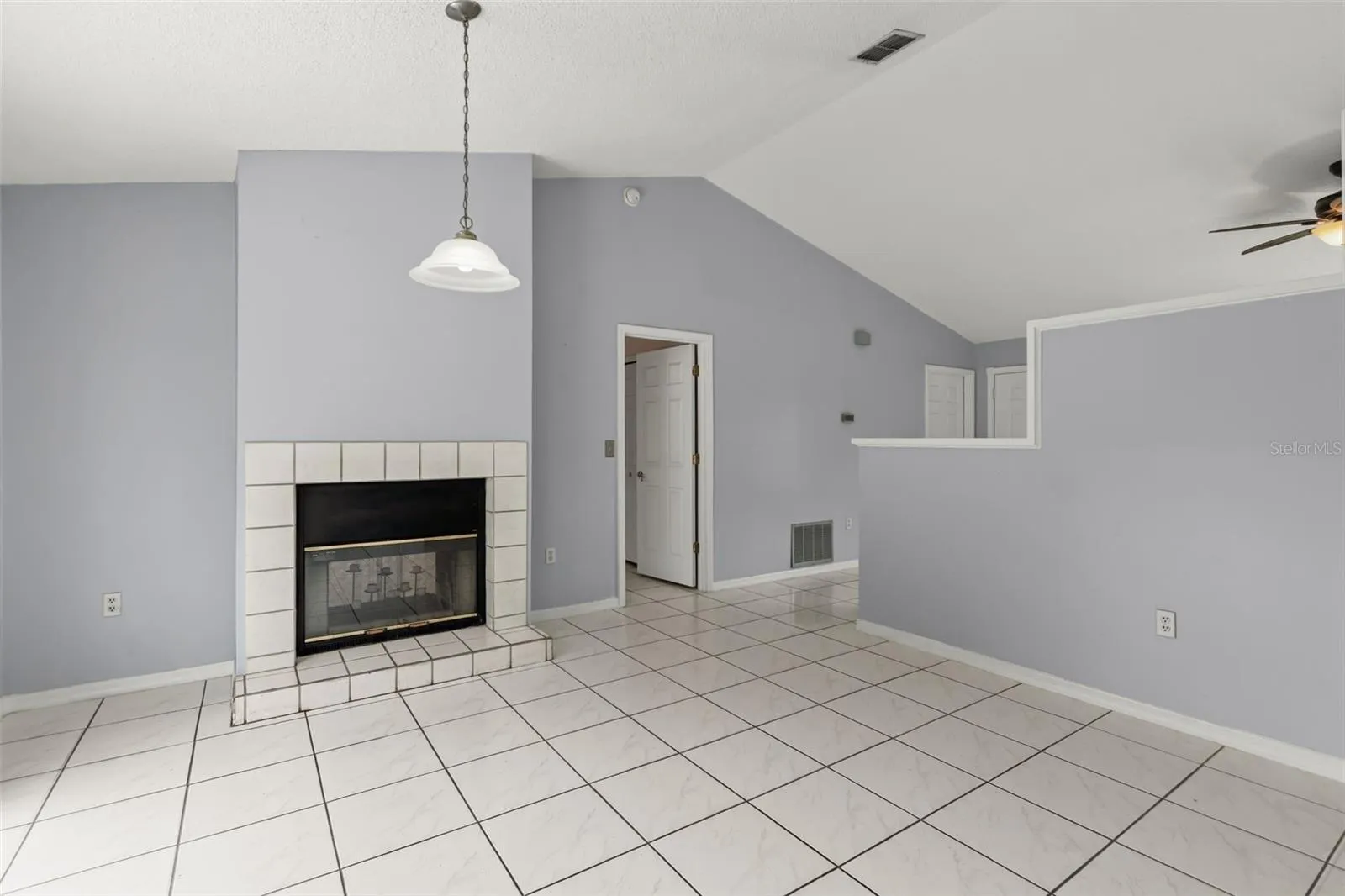 217 CHURCHILL CT