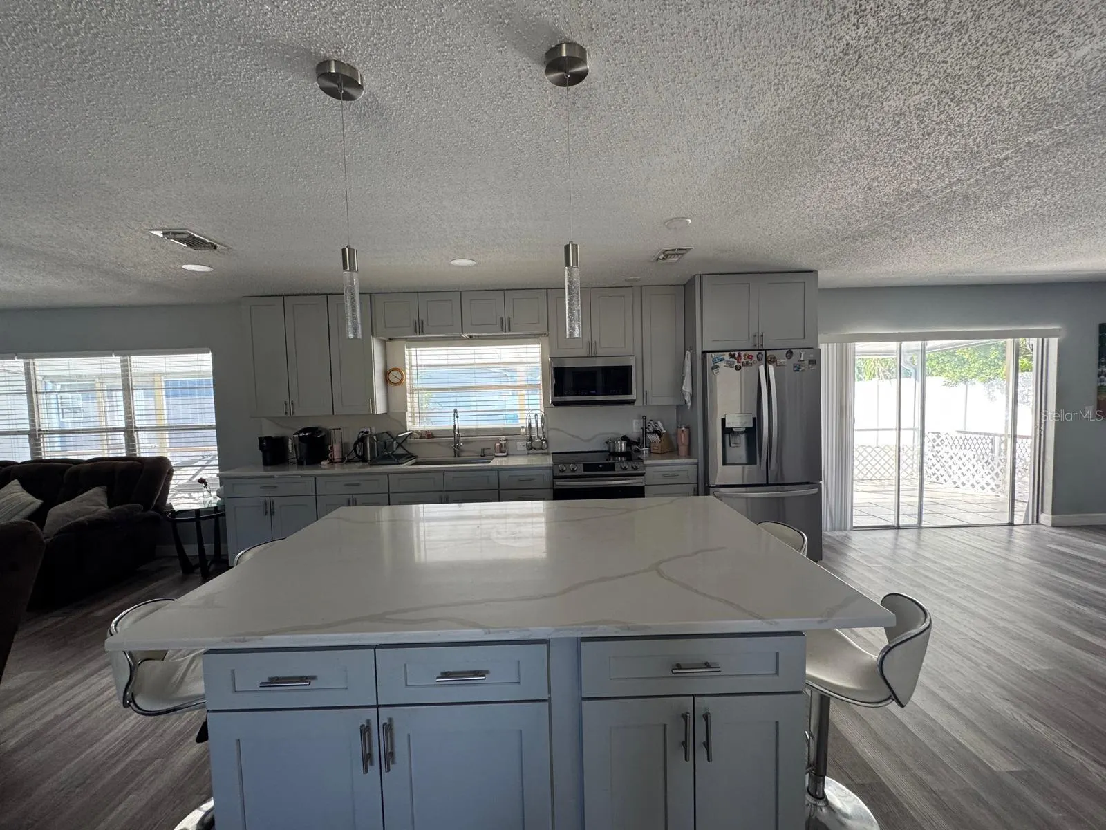 1814 PARADISE DR