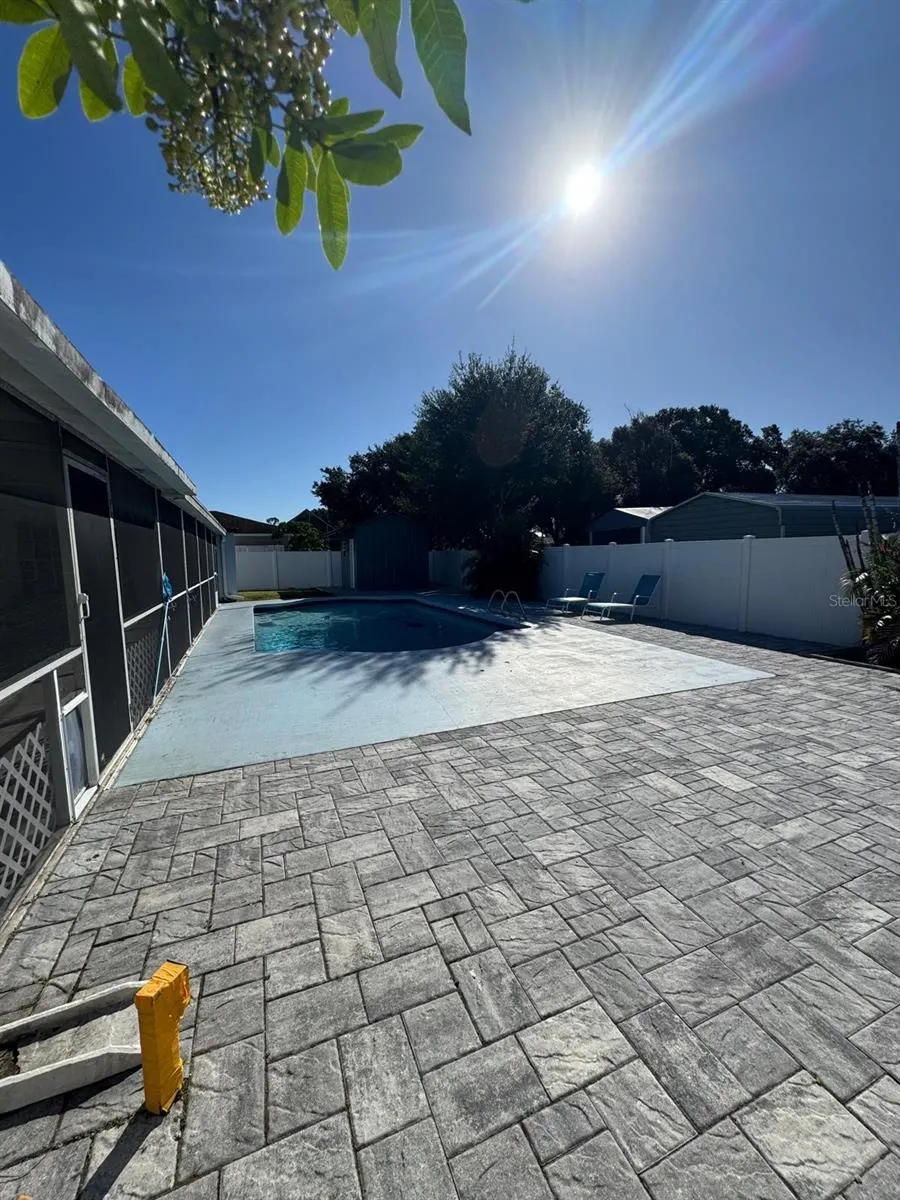 1814 PARADISE DR