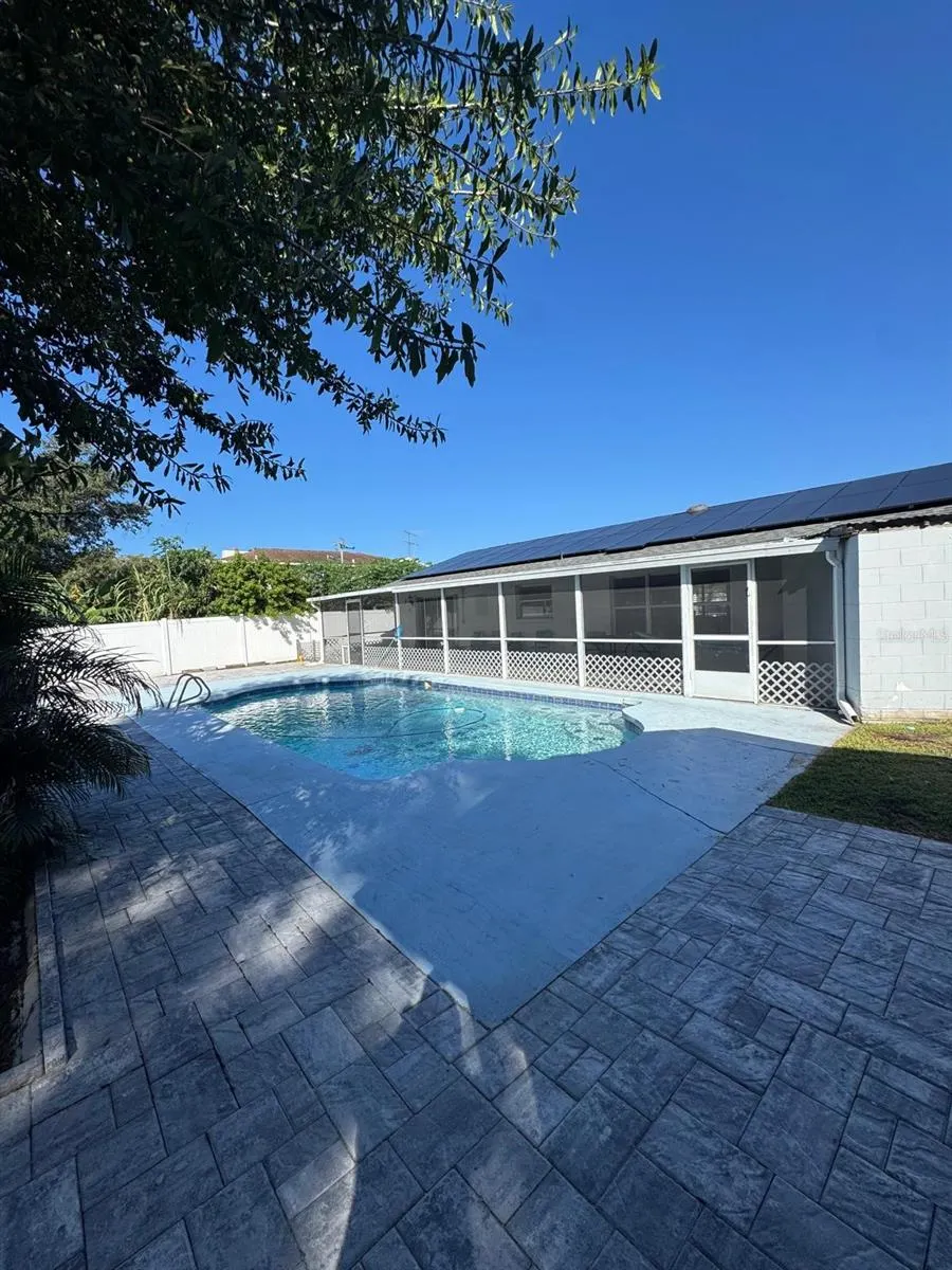 1814 PARADISE DR
