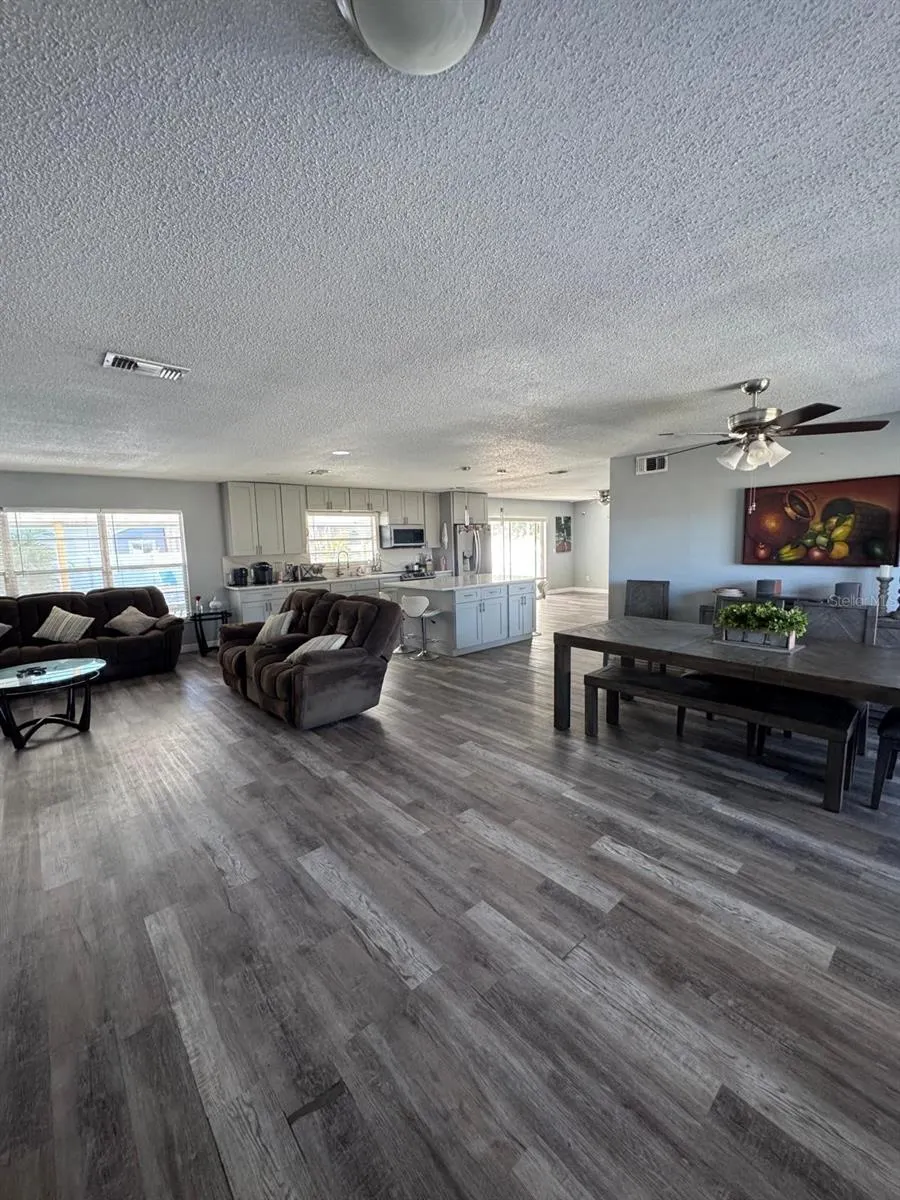 1814 PARADISE DR