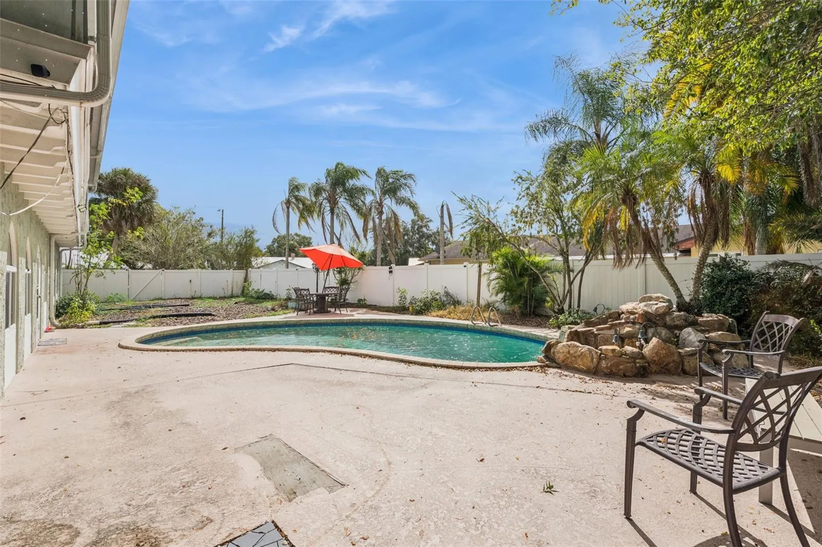 710 AVOCADO ST