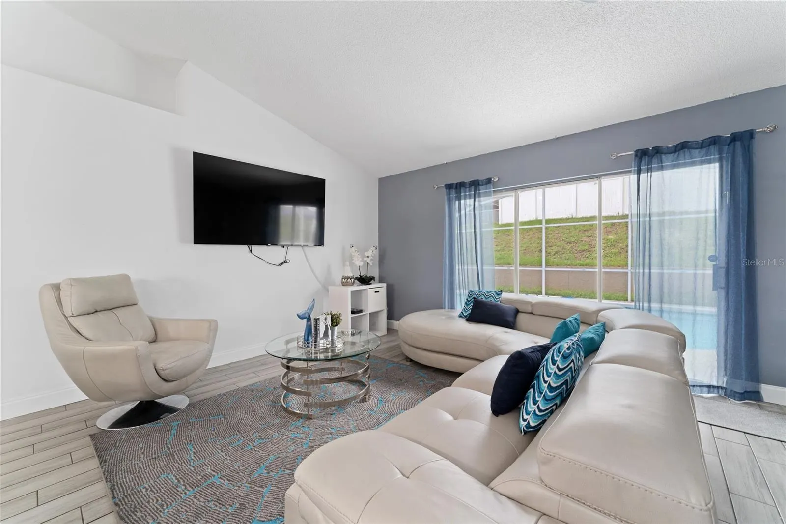 5565 LOMA VISTA LOOP
