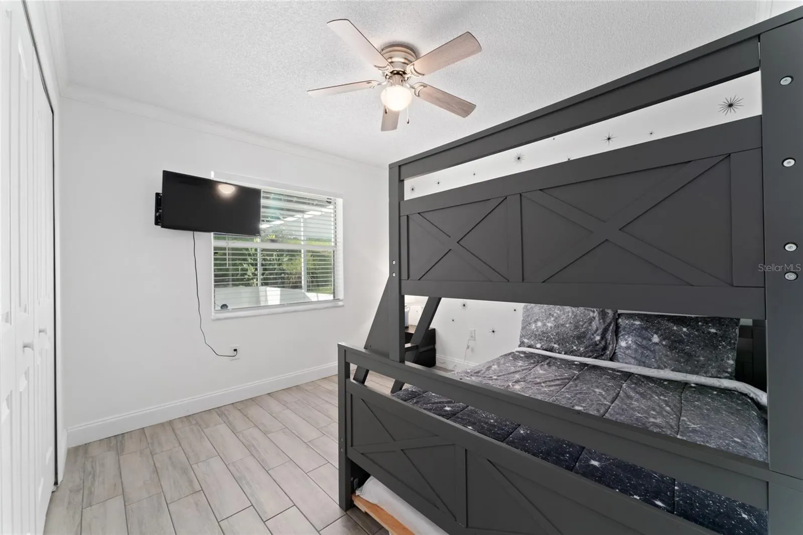 5565 LOMA VISTA LOOP
