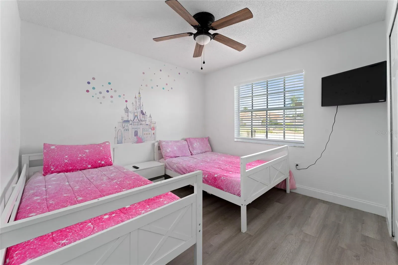 5565 LOMA VISTA LOOP