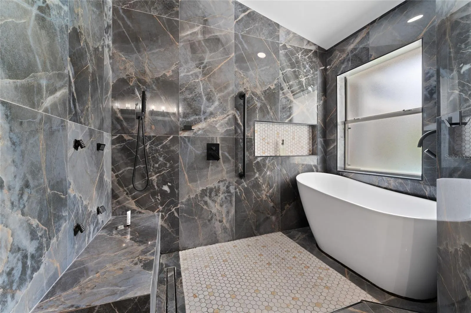 5565 LOMA VISTA LOOP