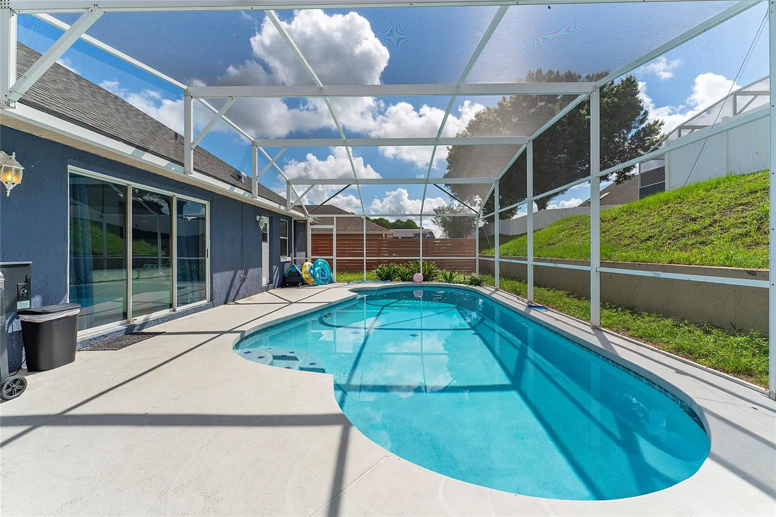 5565 LOMA VISTA LOOP
