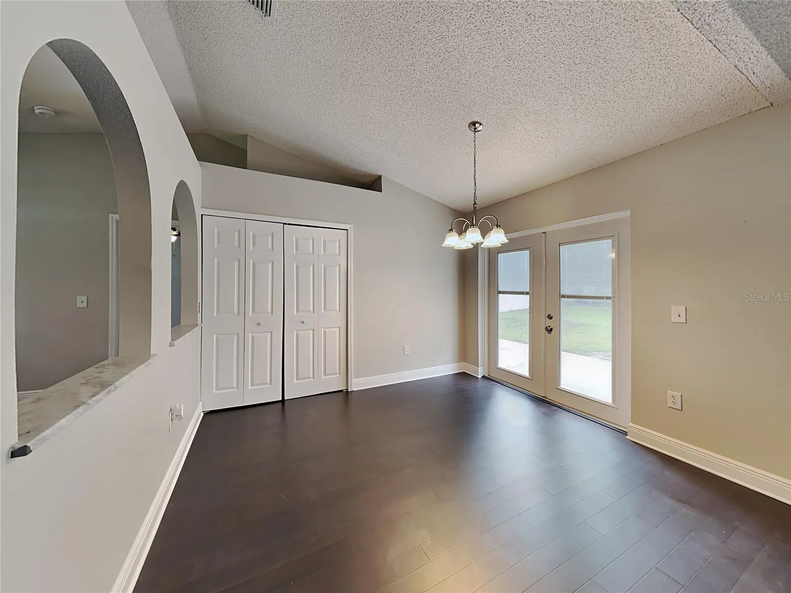 1317 DOVER DR