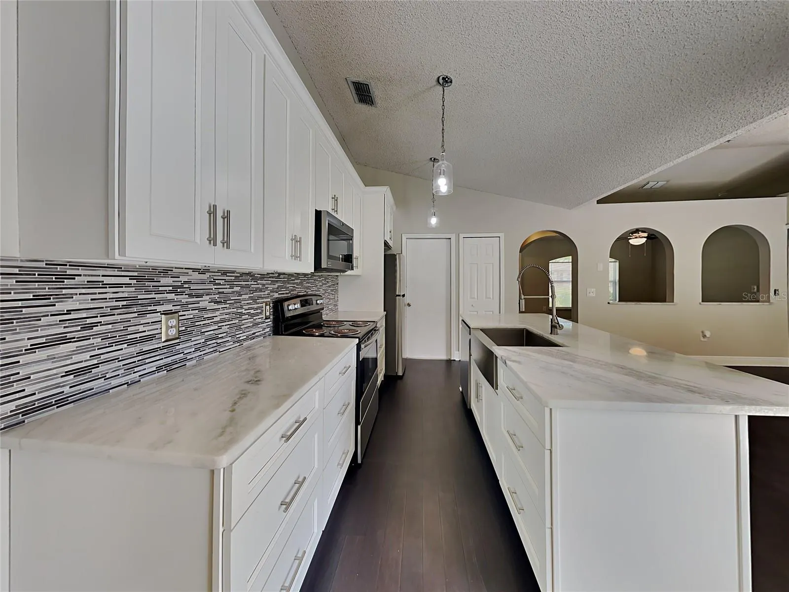 1317 DOVER DR