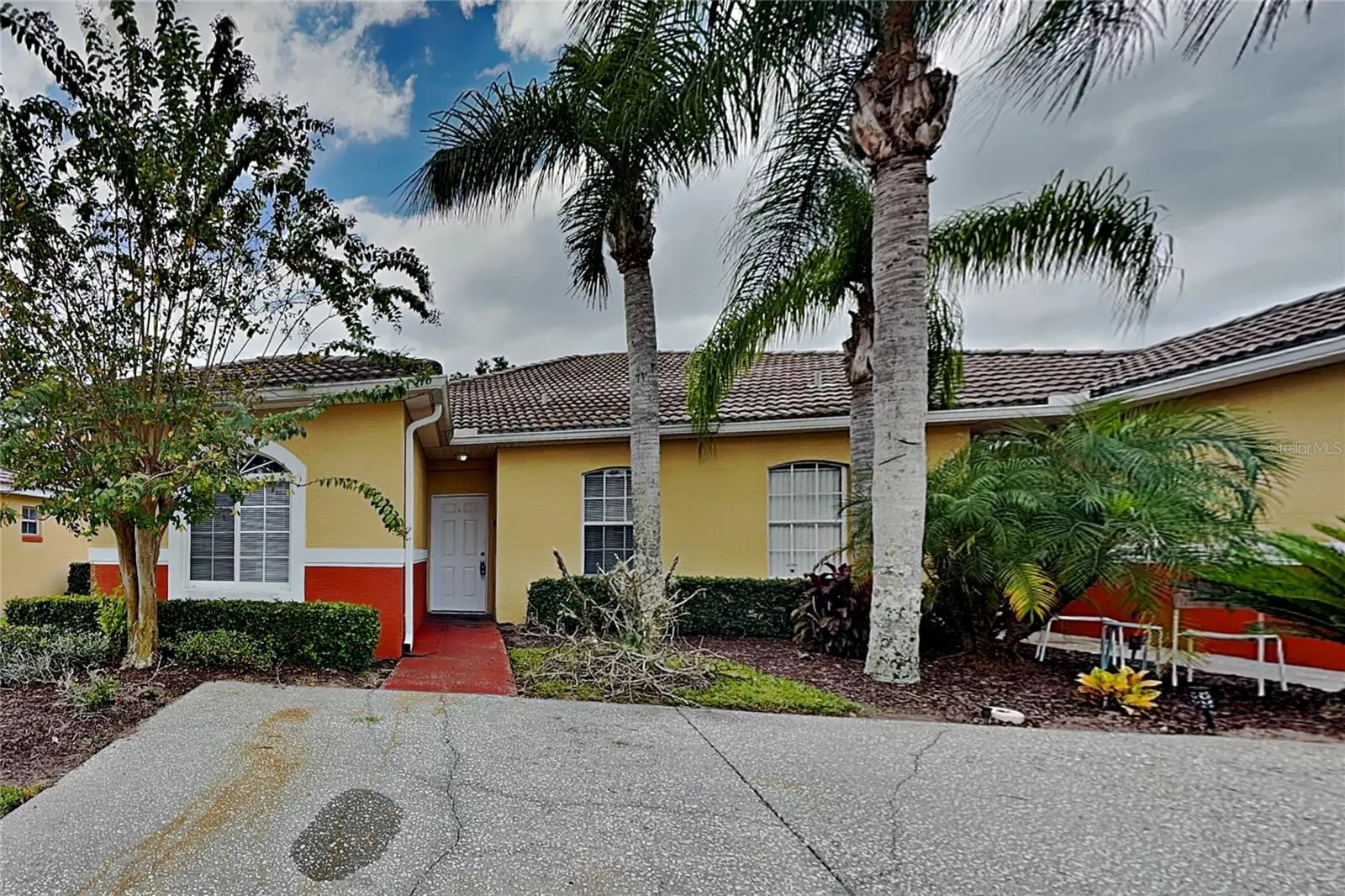 176 OCEAN BLUFF DR
