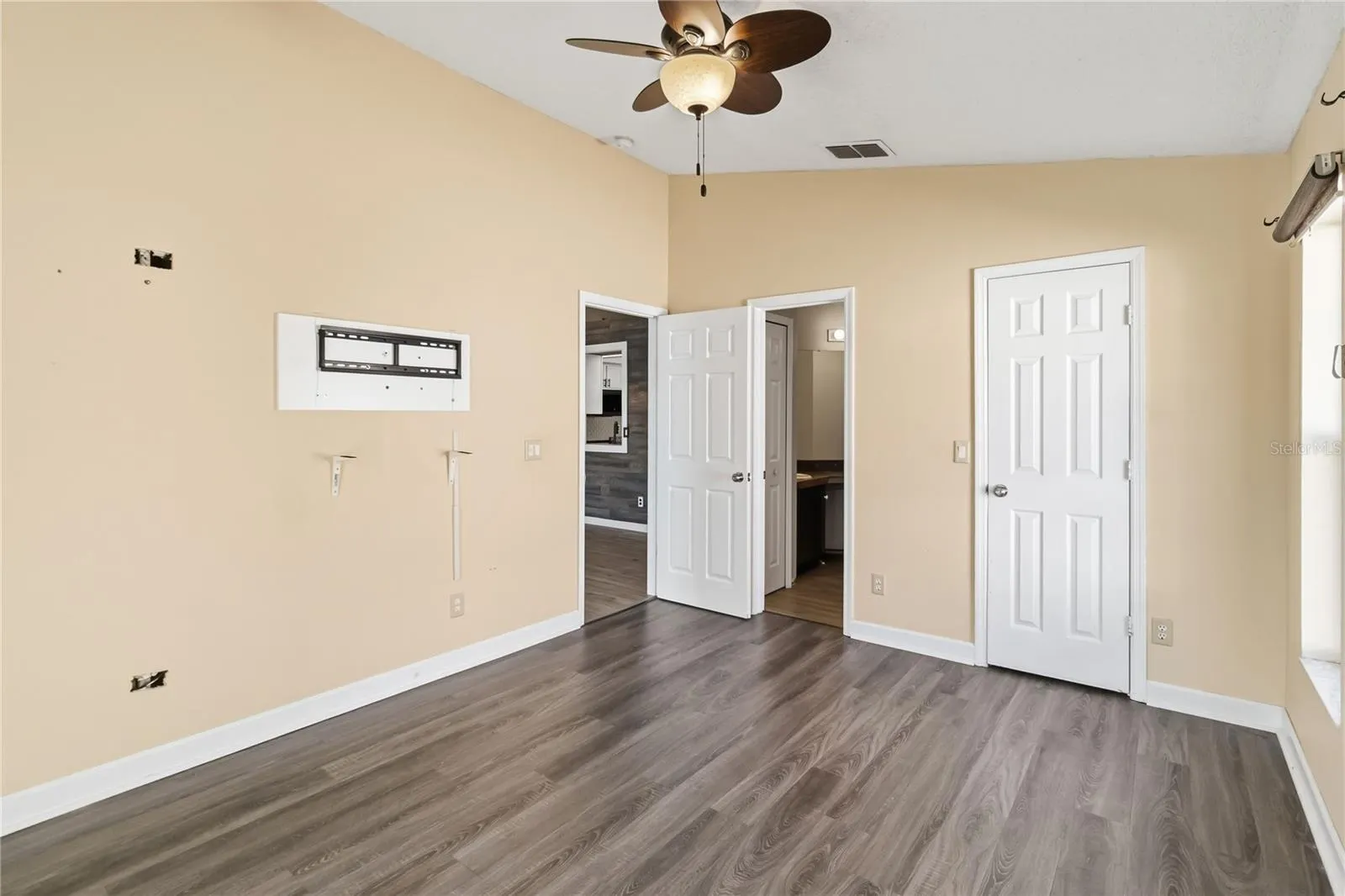 1611 BRIDGEVIEW CIR