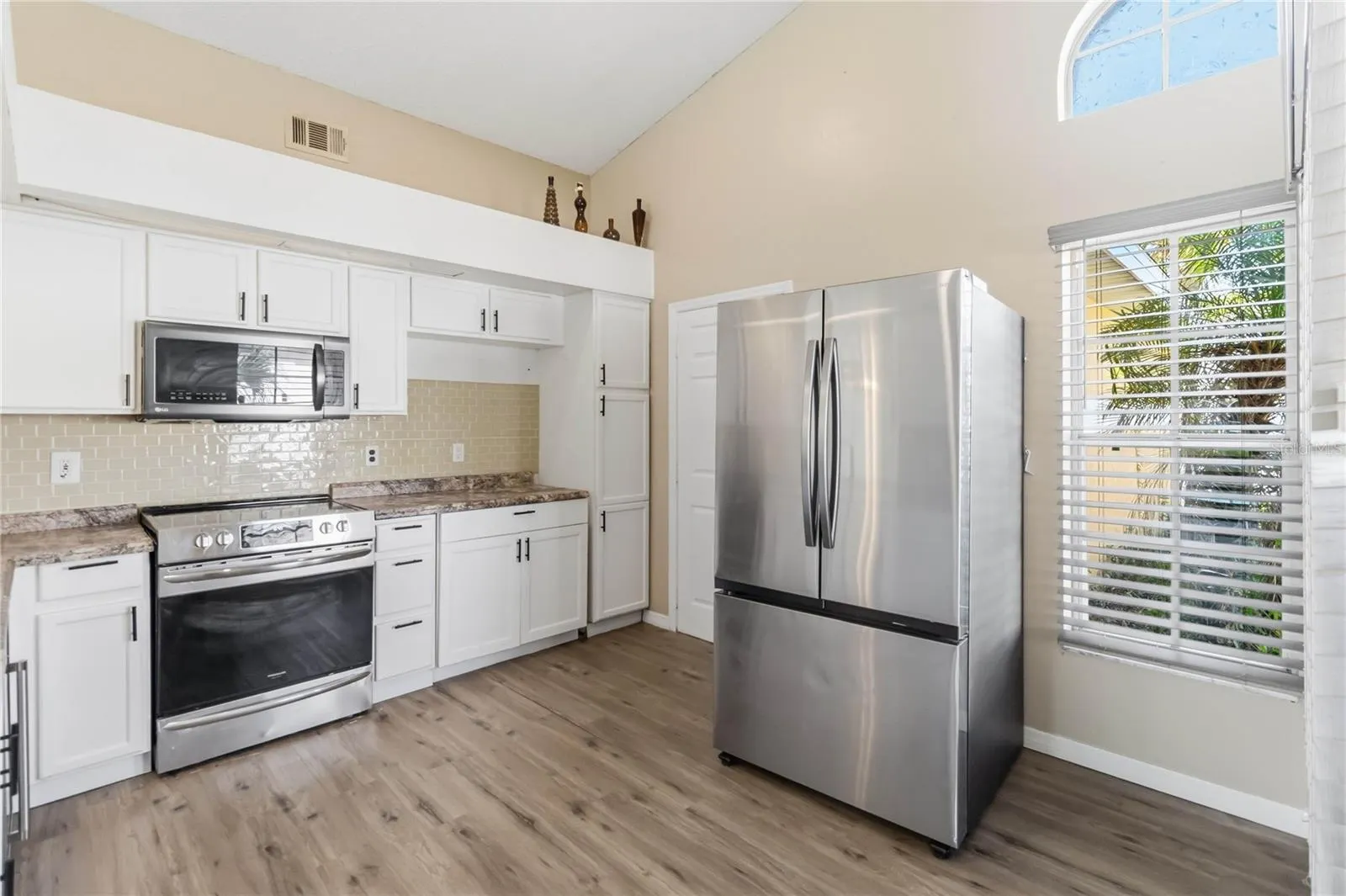 1611 BRIDGEVIEW CIR