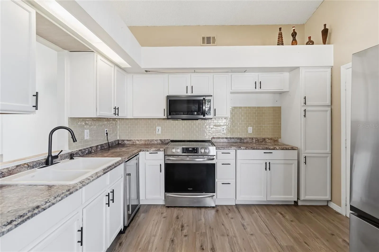 1611 BRIDGEVIEW CIR