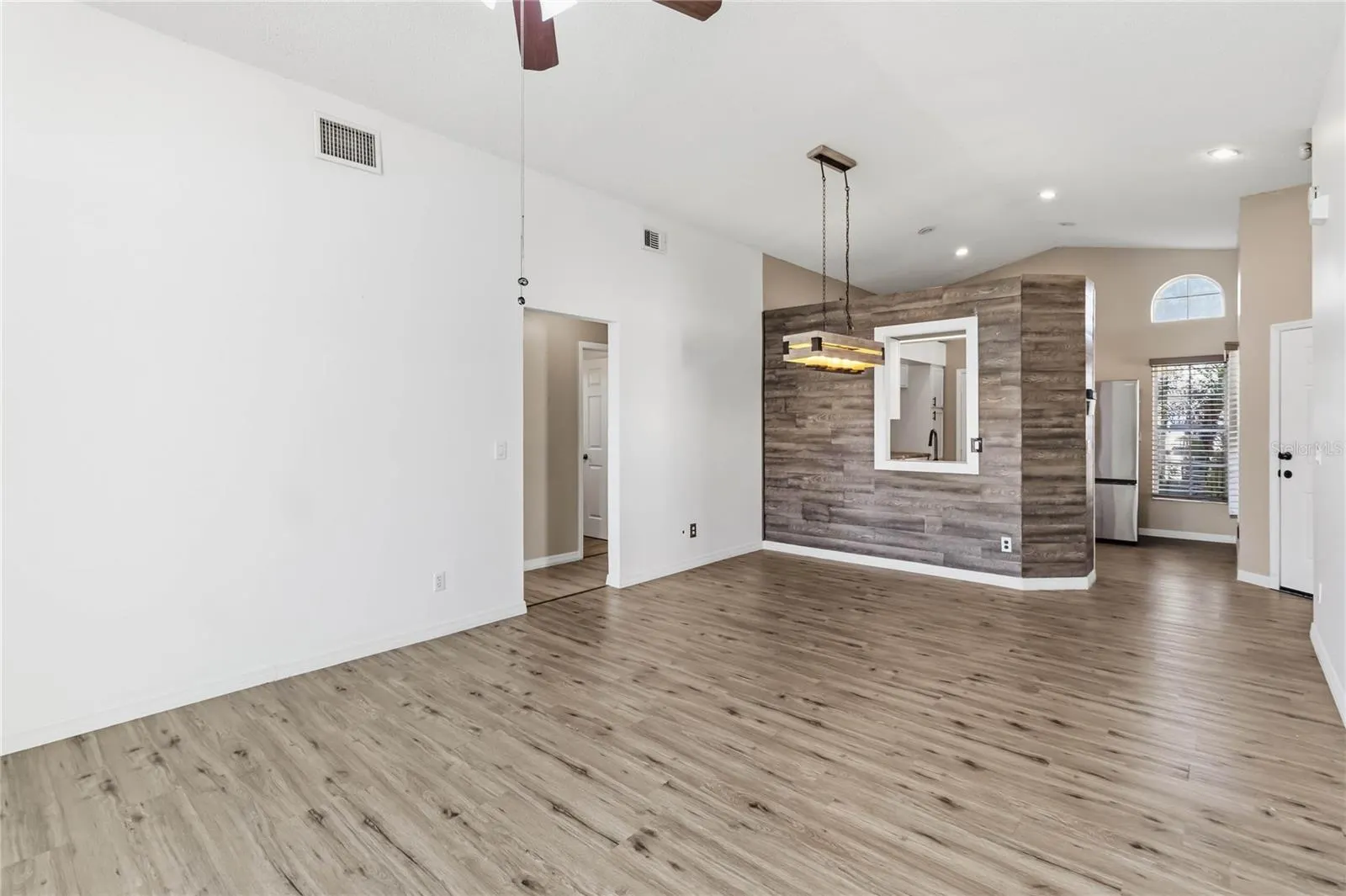 1611 BRIDGEVIEW CIR