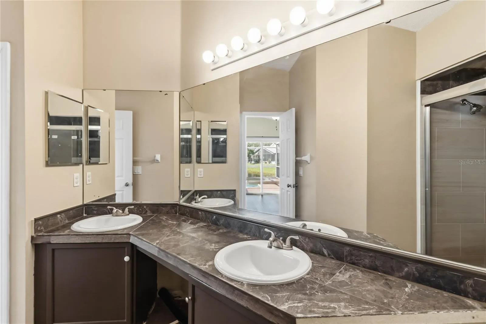 1611 BRIDGEVIEW CIR