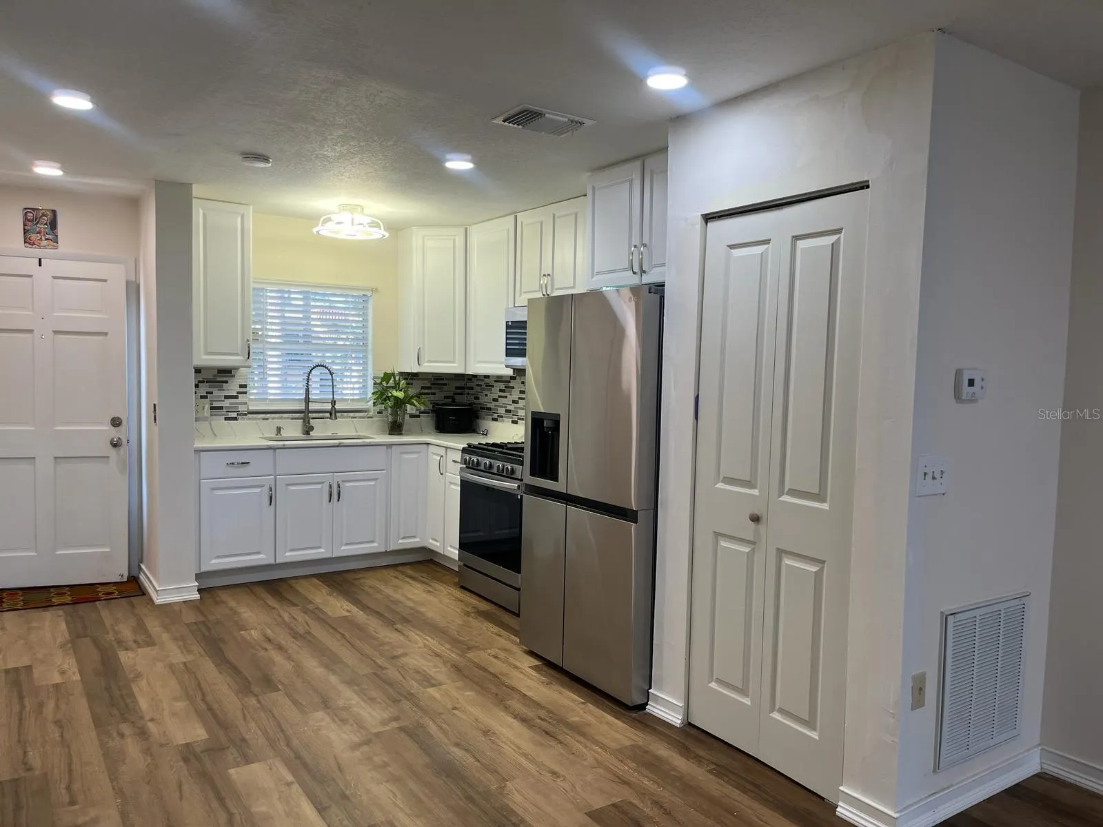 100 EL CAMINO DR #208 #208