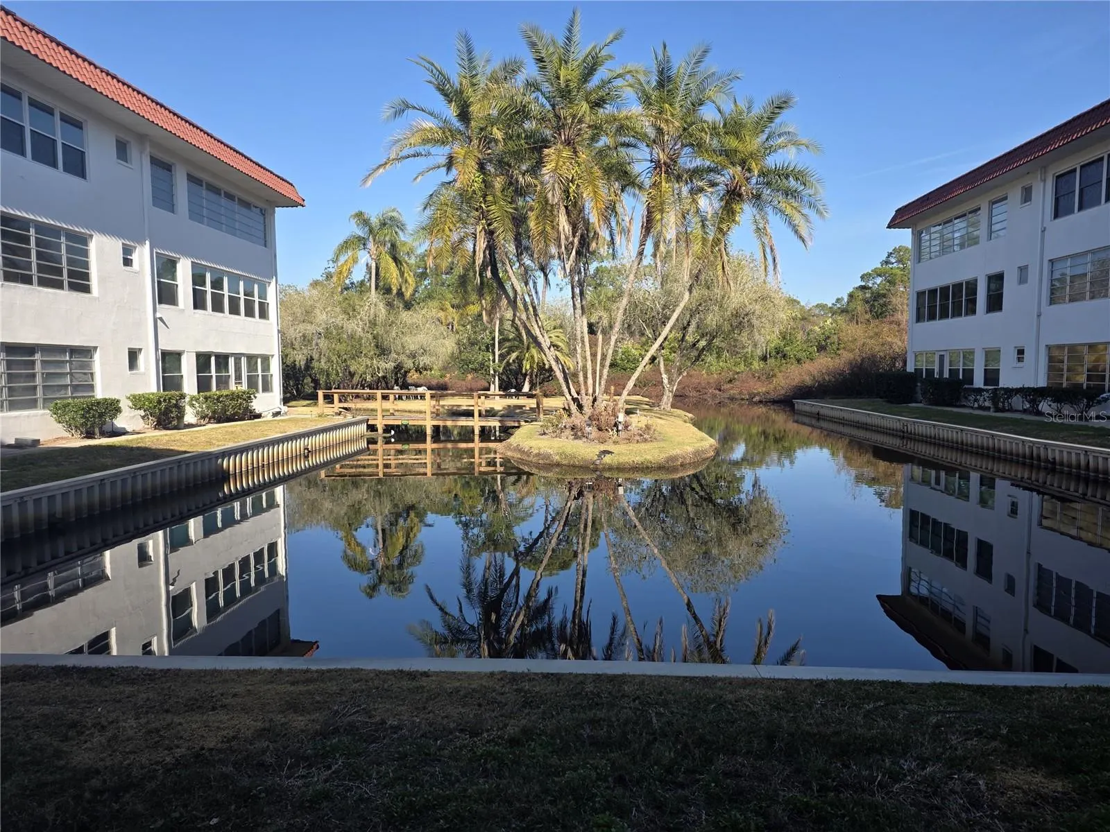 100 EL CAMINO DR #208 #208
