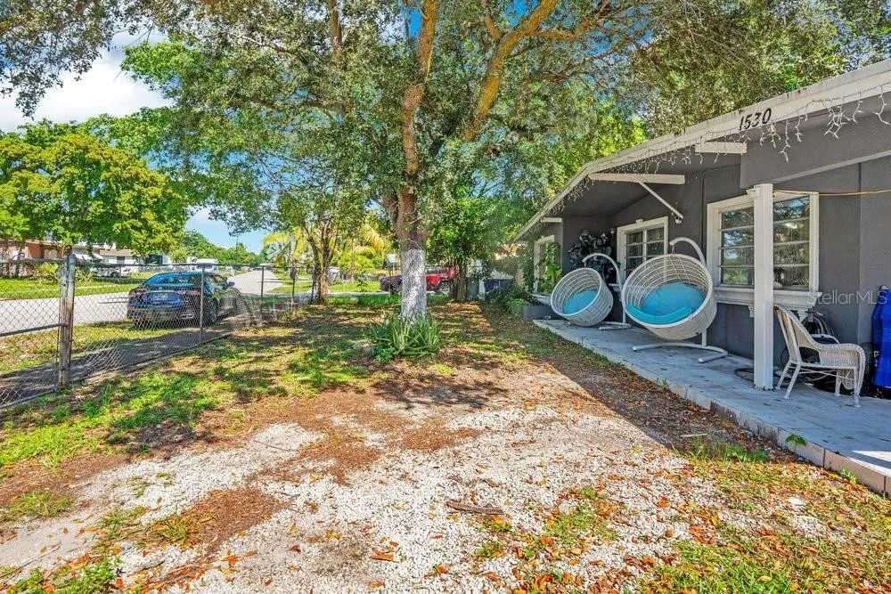 1530 NE 43RD CT