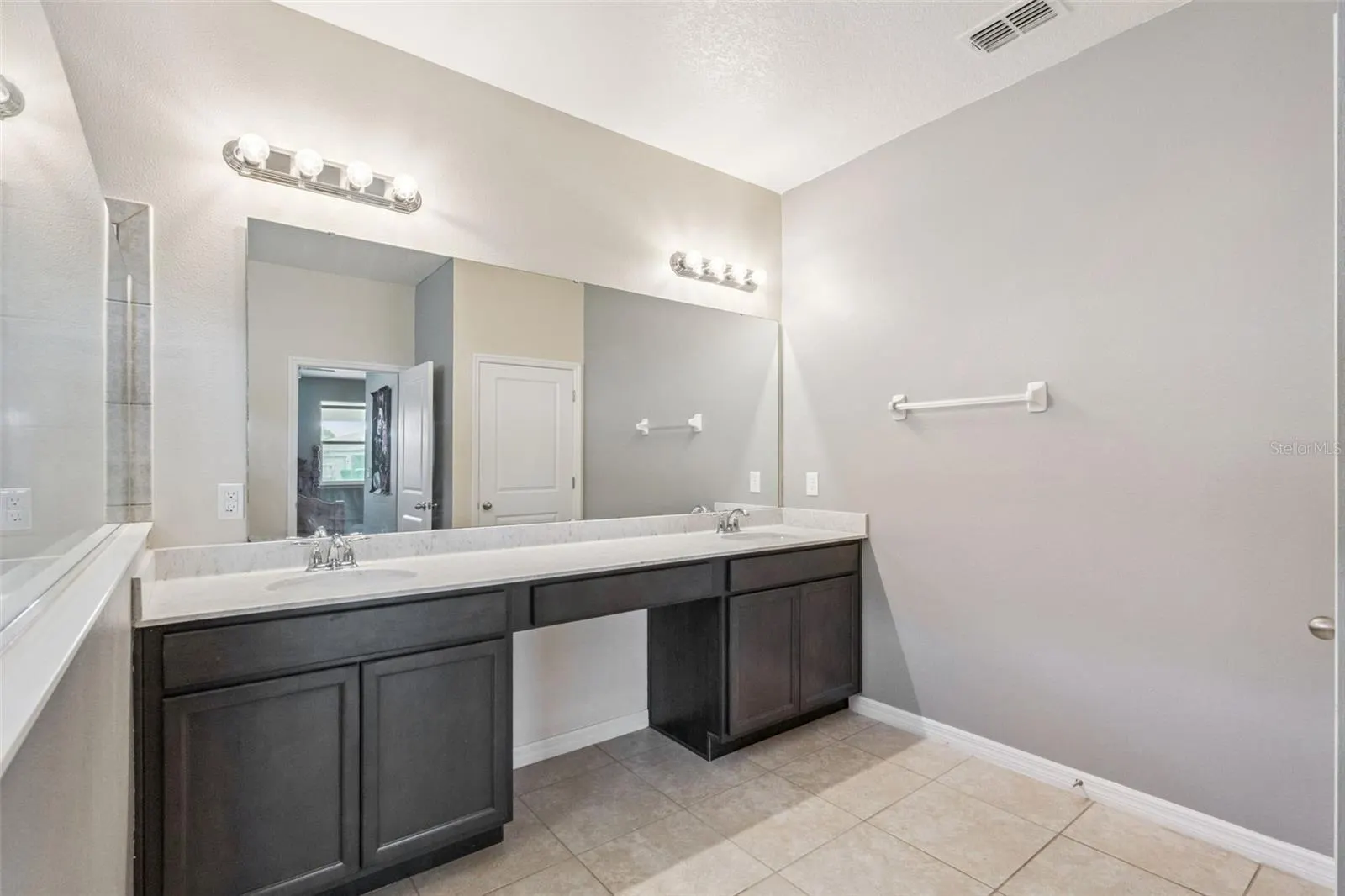 1181 HILLTOP PL