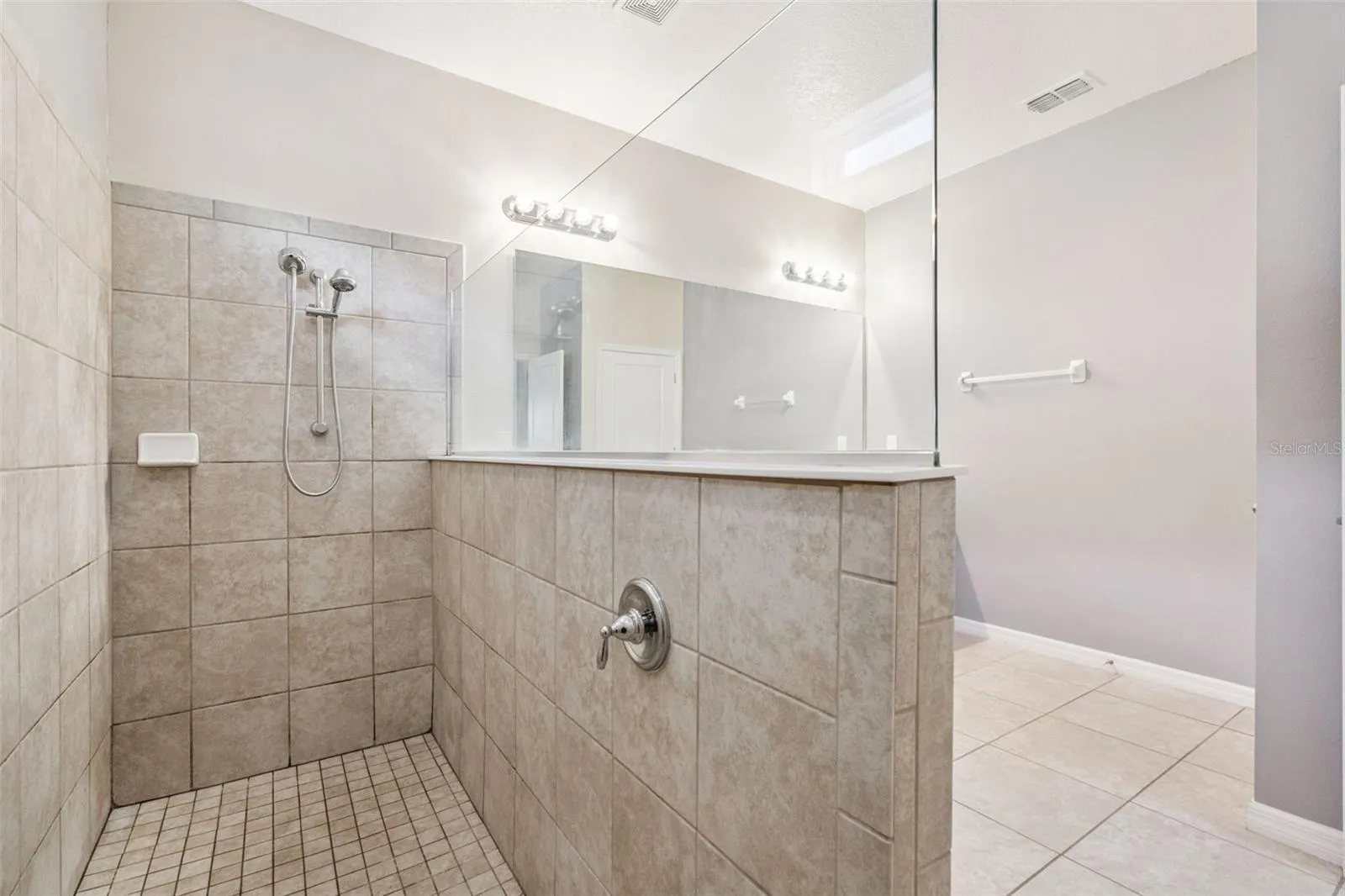 1181 HILLTOP PL