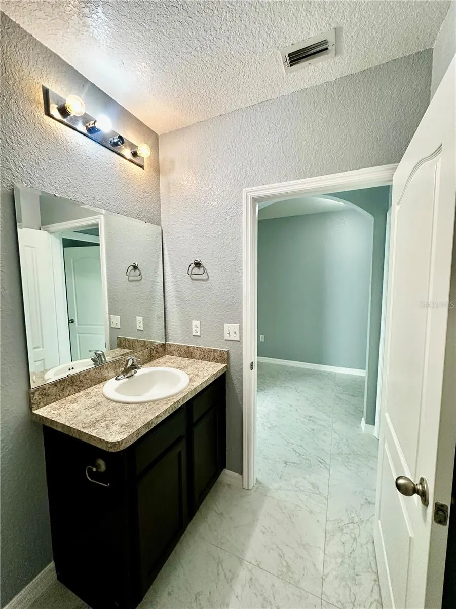 1437 WALLACE MANOR PASS