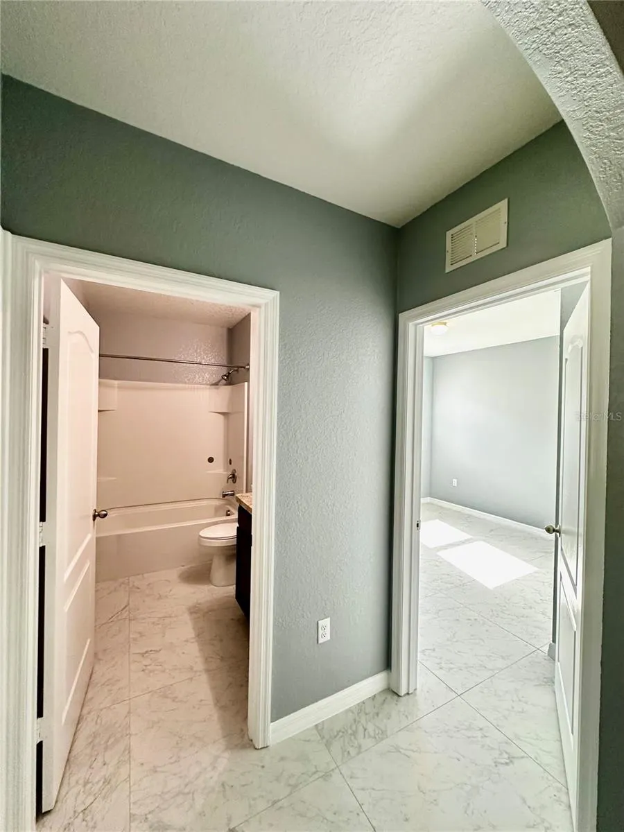 1437 WALLACE MANOR PASS