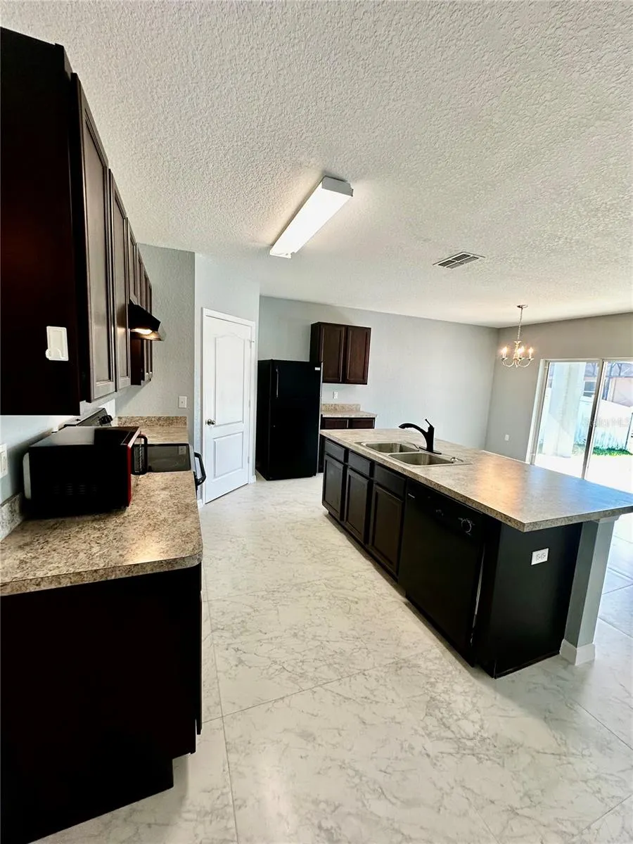 1437 WALLACE MANOR PASS