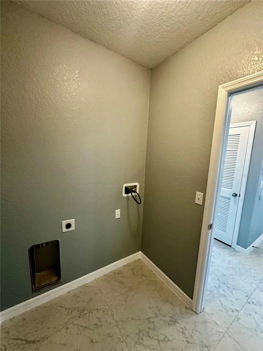 1437 WALLACE MANOR PASS