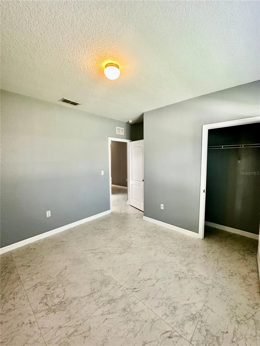 1437 WALLACE MANOR PASS
