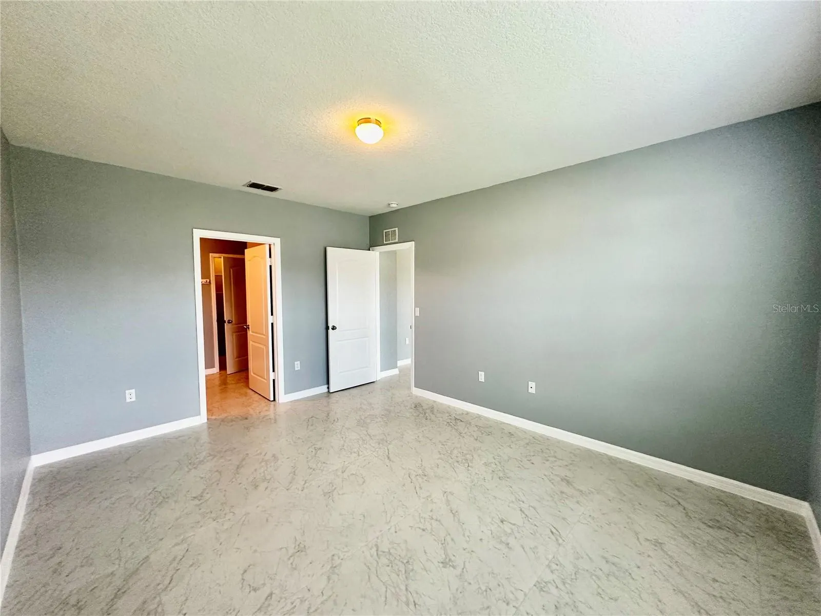 1437 WALLACE MANOR PASS