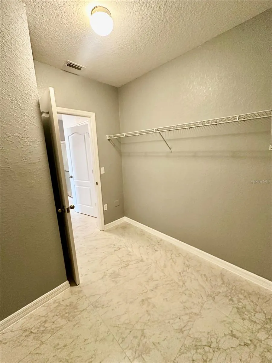 1437 WALLACE MANOR PASS