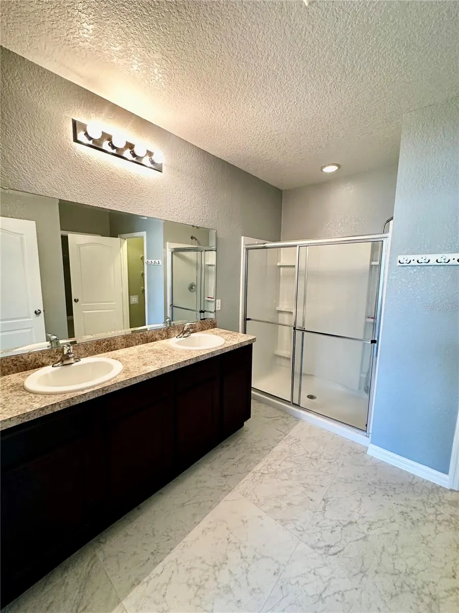 1437 WALLACE MANOR PASS