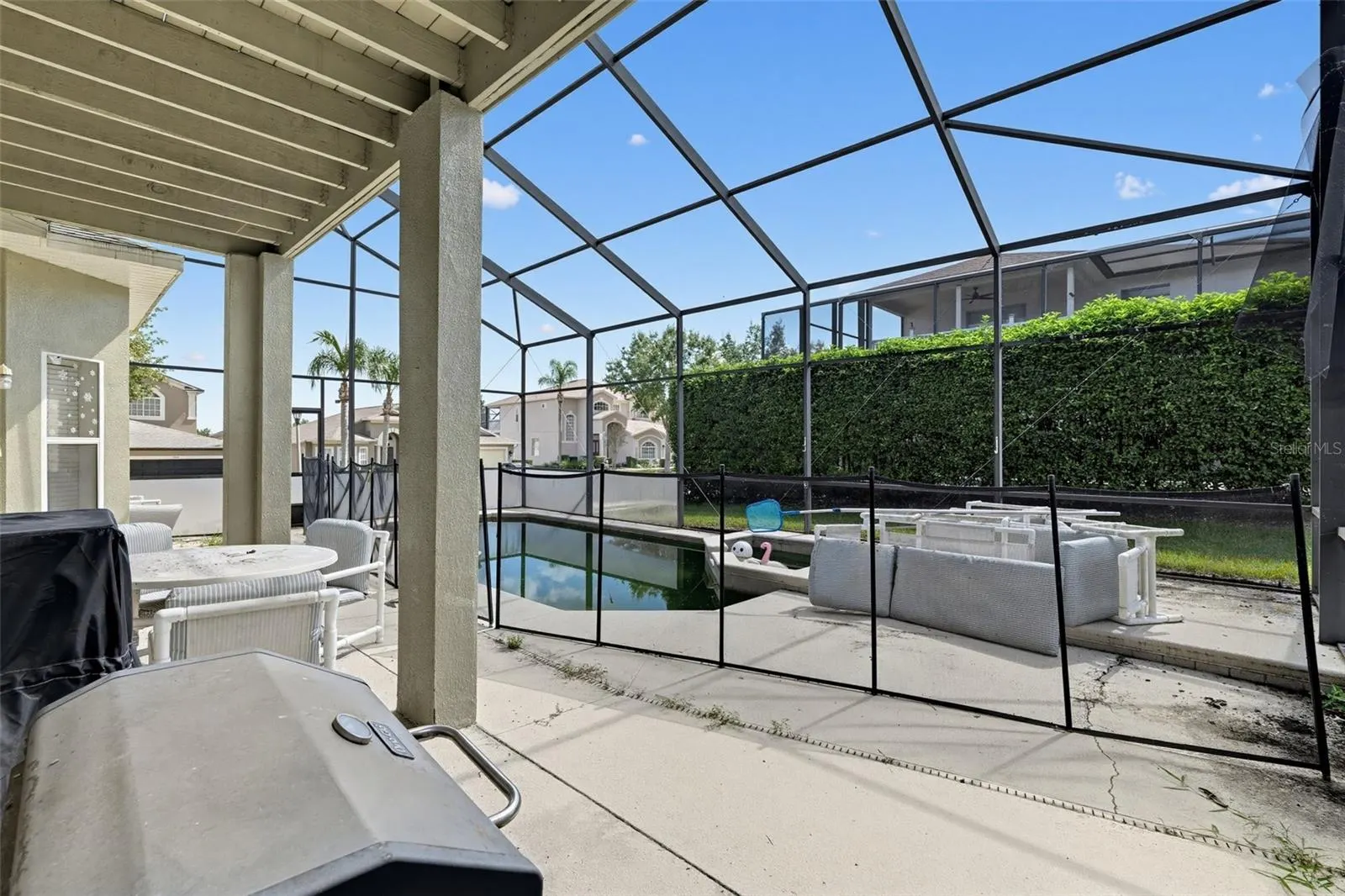 913 HENLEY CIR