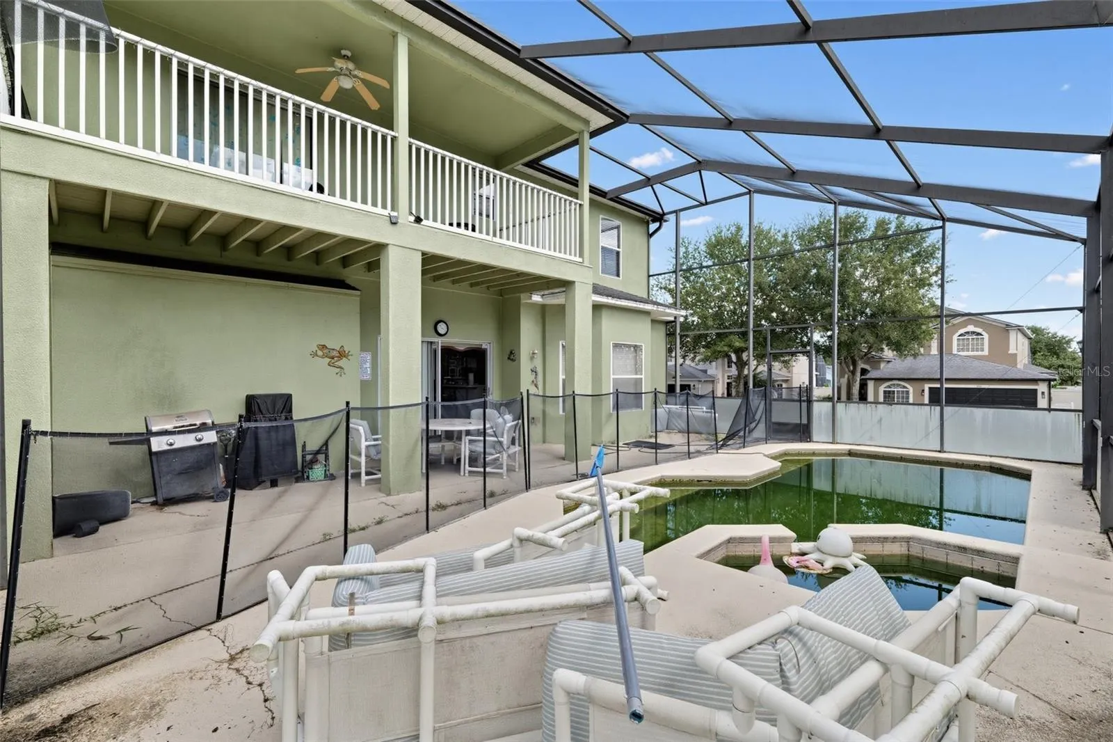 913 HENLEY CIR