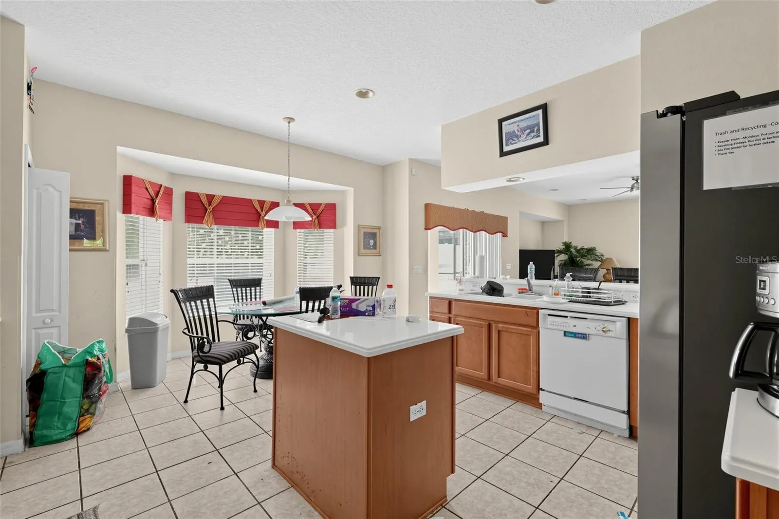 913 HENLEY CIR