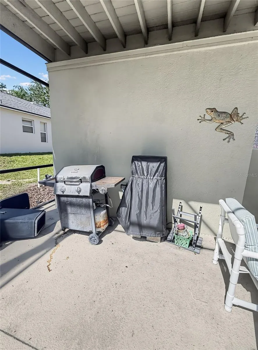 913 HENLEY CIR