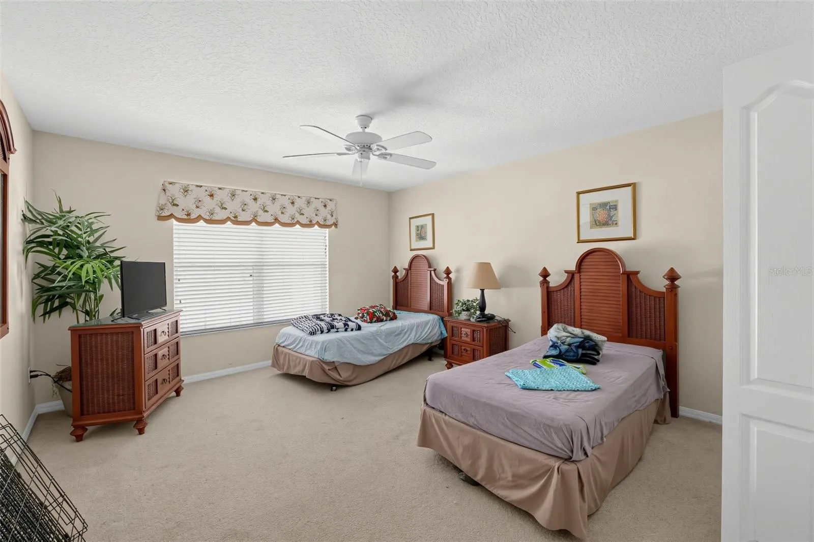 913 HENLEY CIR