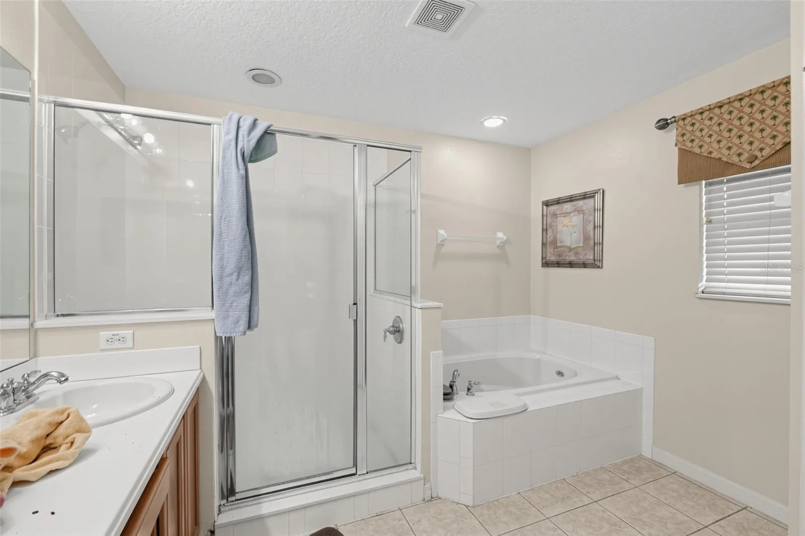 913 HENLEY CIR