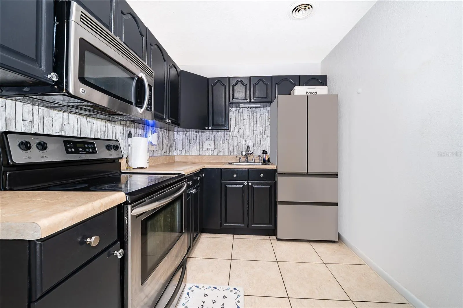 800 DORADO AVE