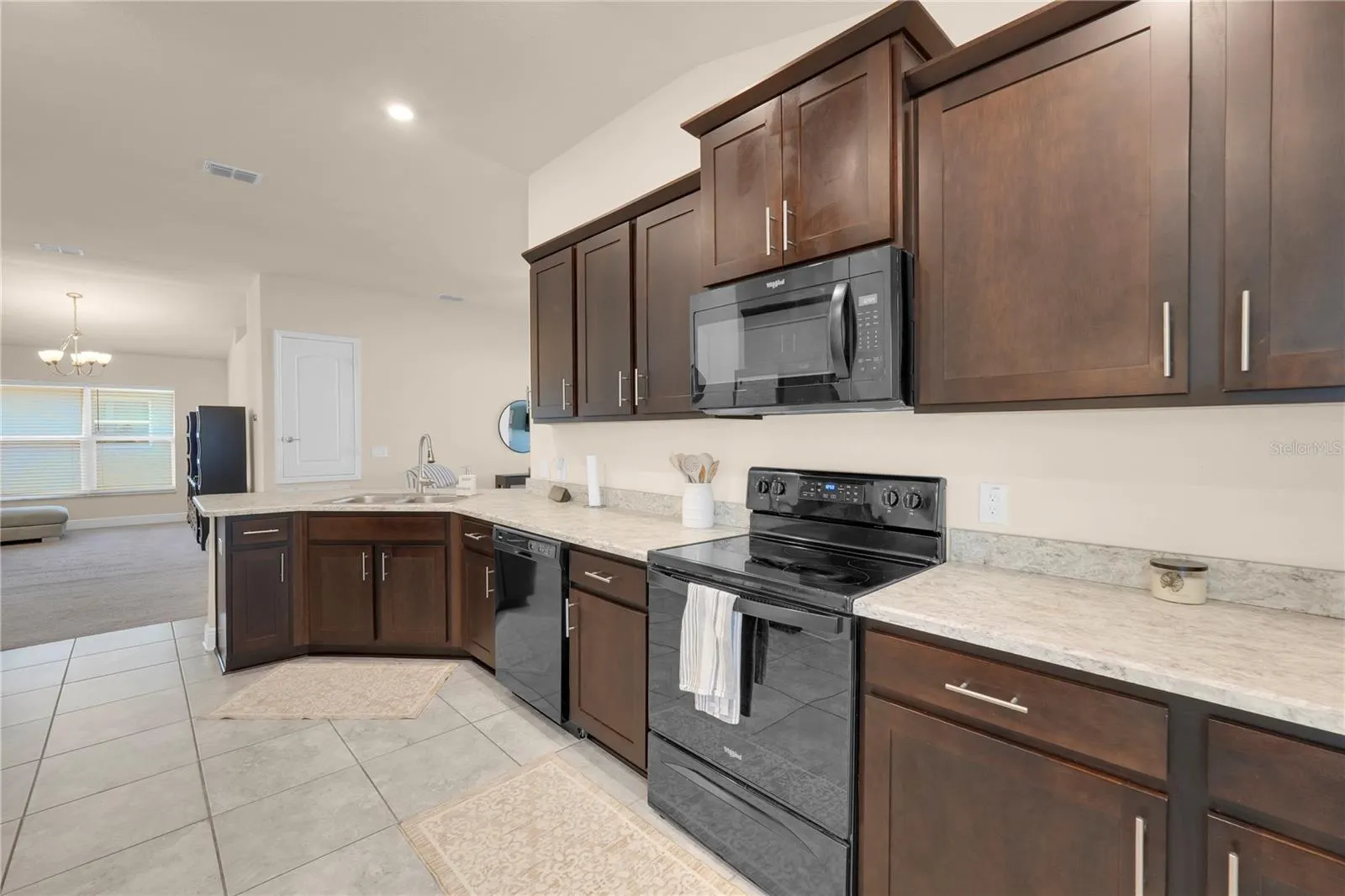 491 MEADOW POINTE DR