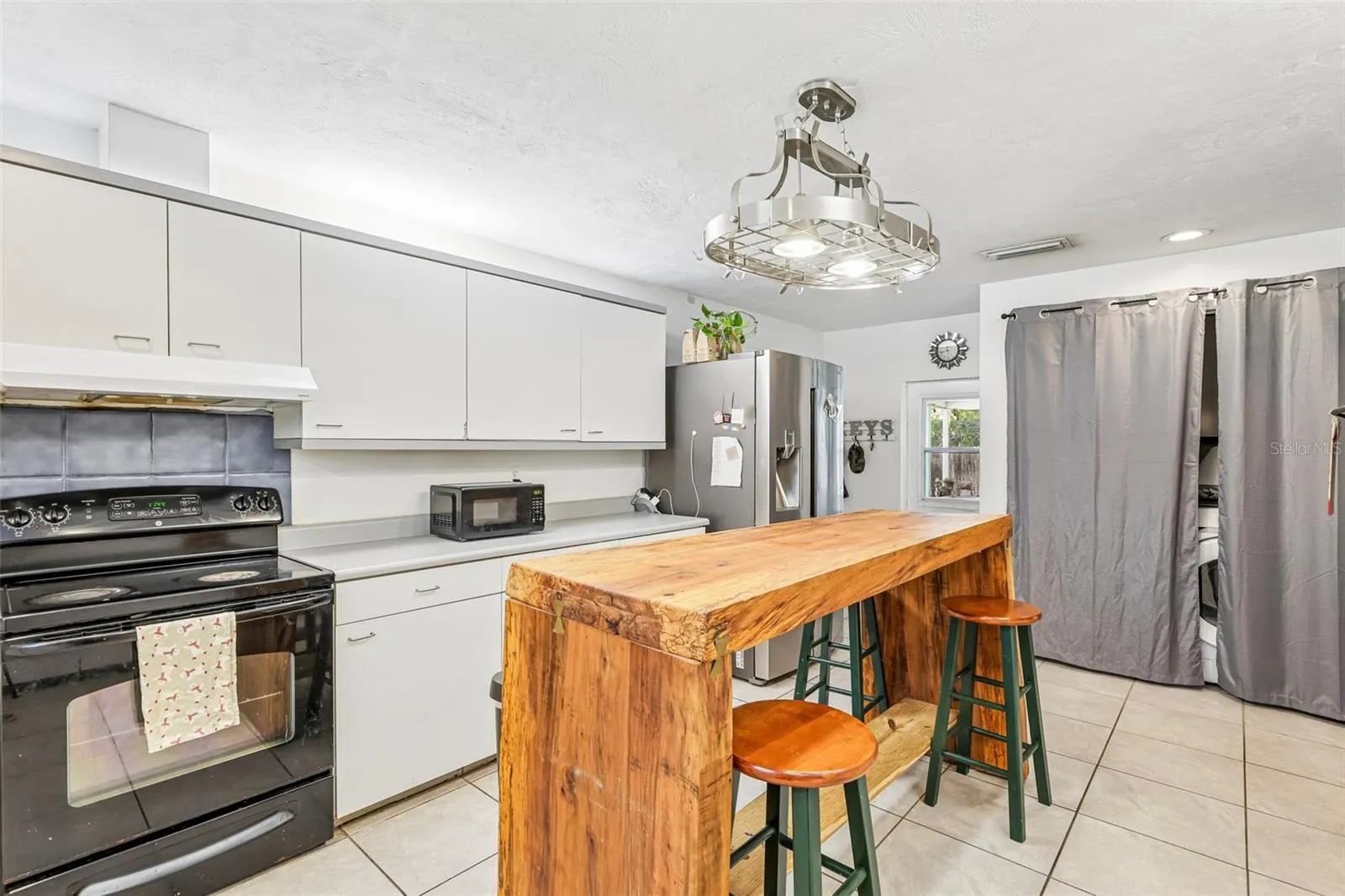 33 DRESDEN CIR