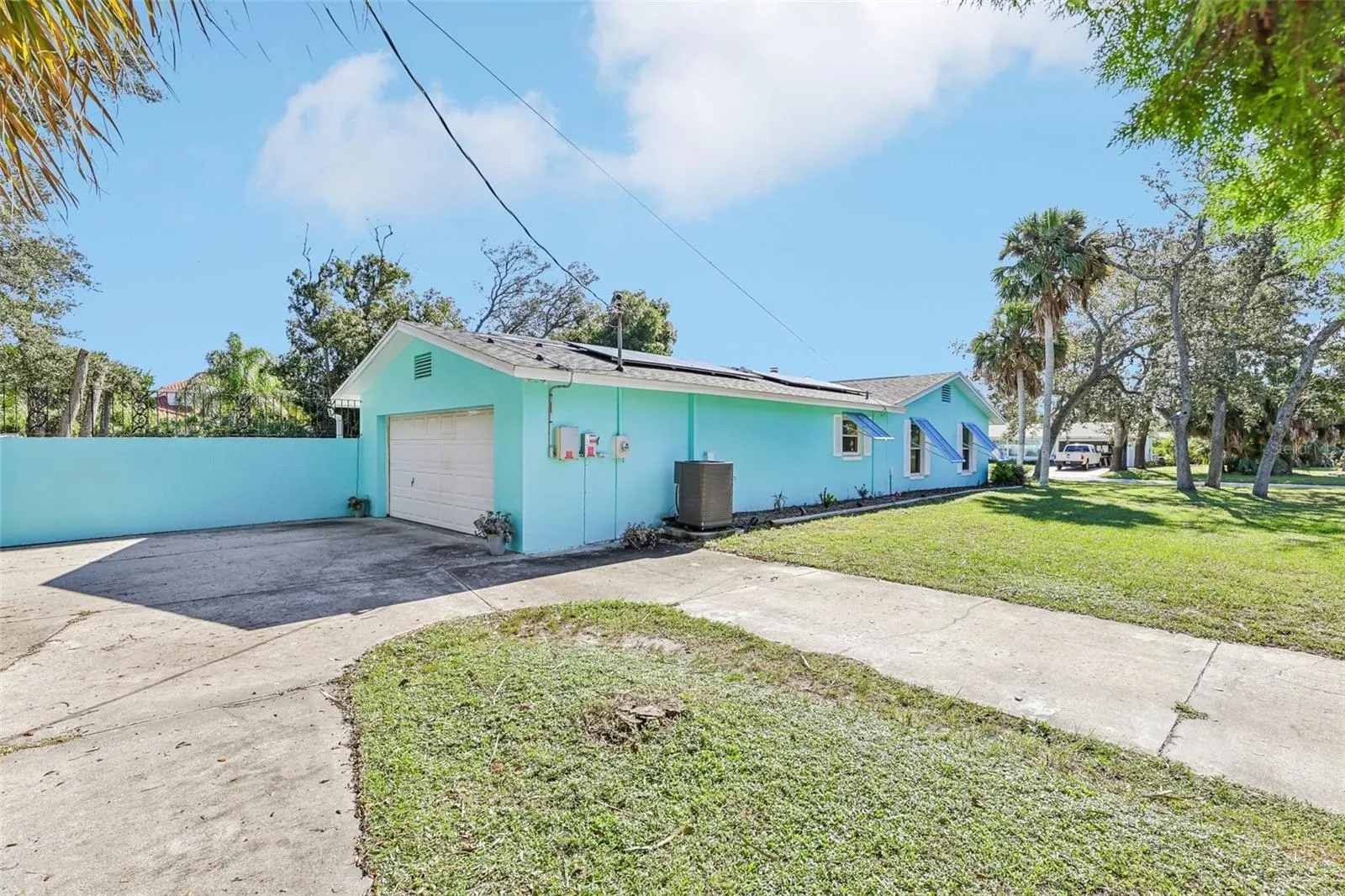 33 DRESDEN CIR
