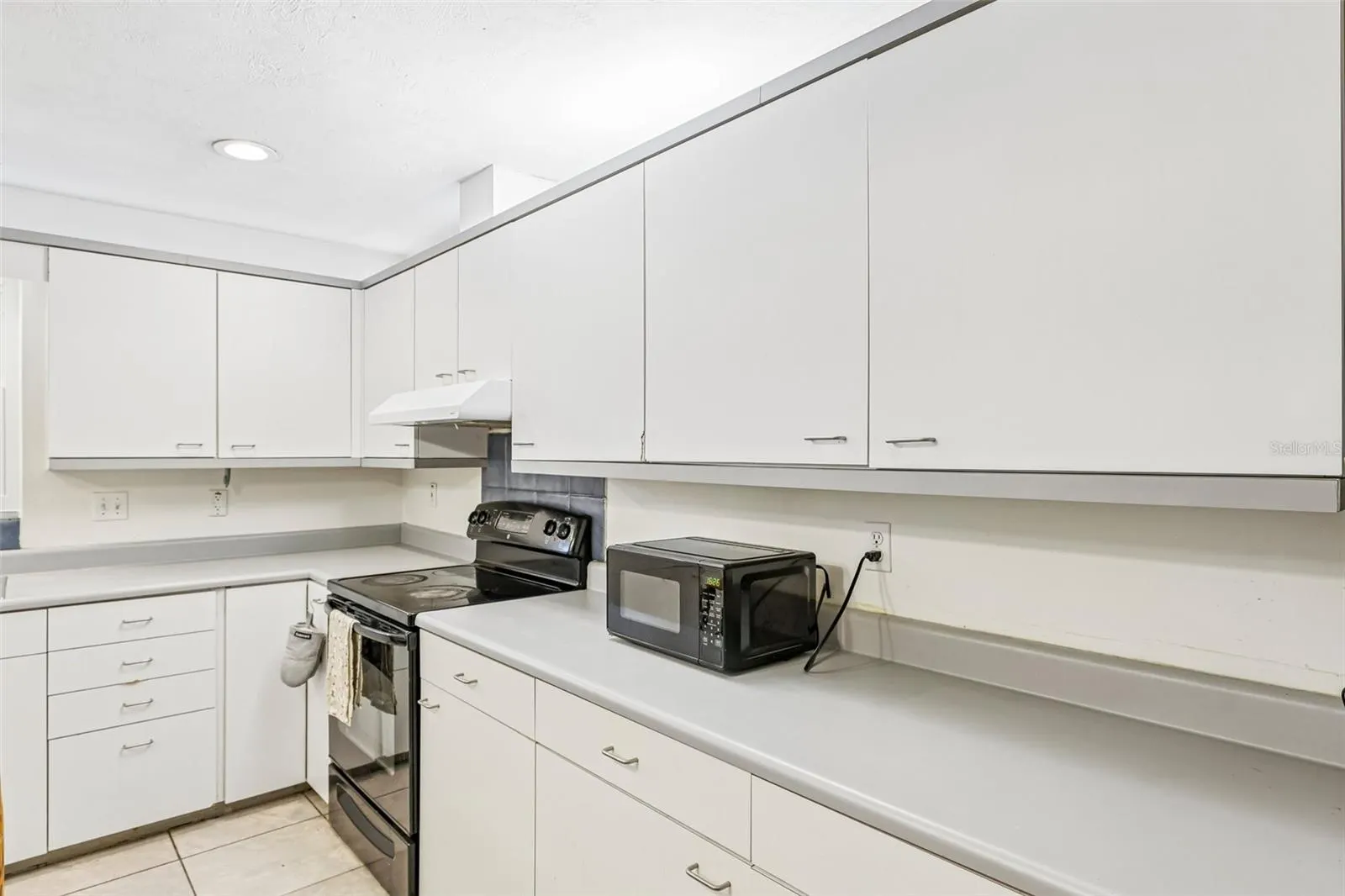 33 DRESDEN CIR