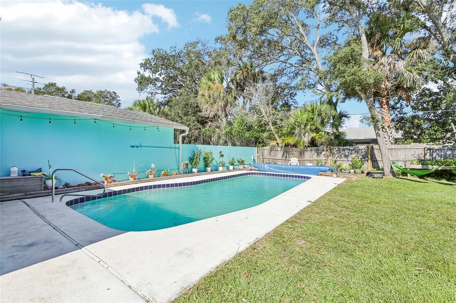 33 DRESDEN CIR