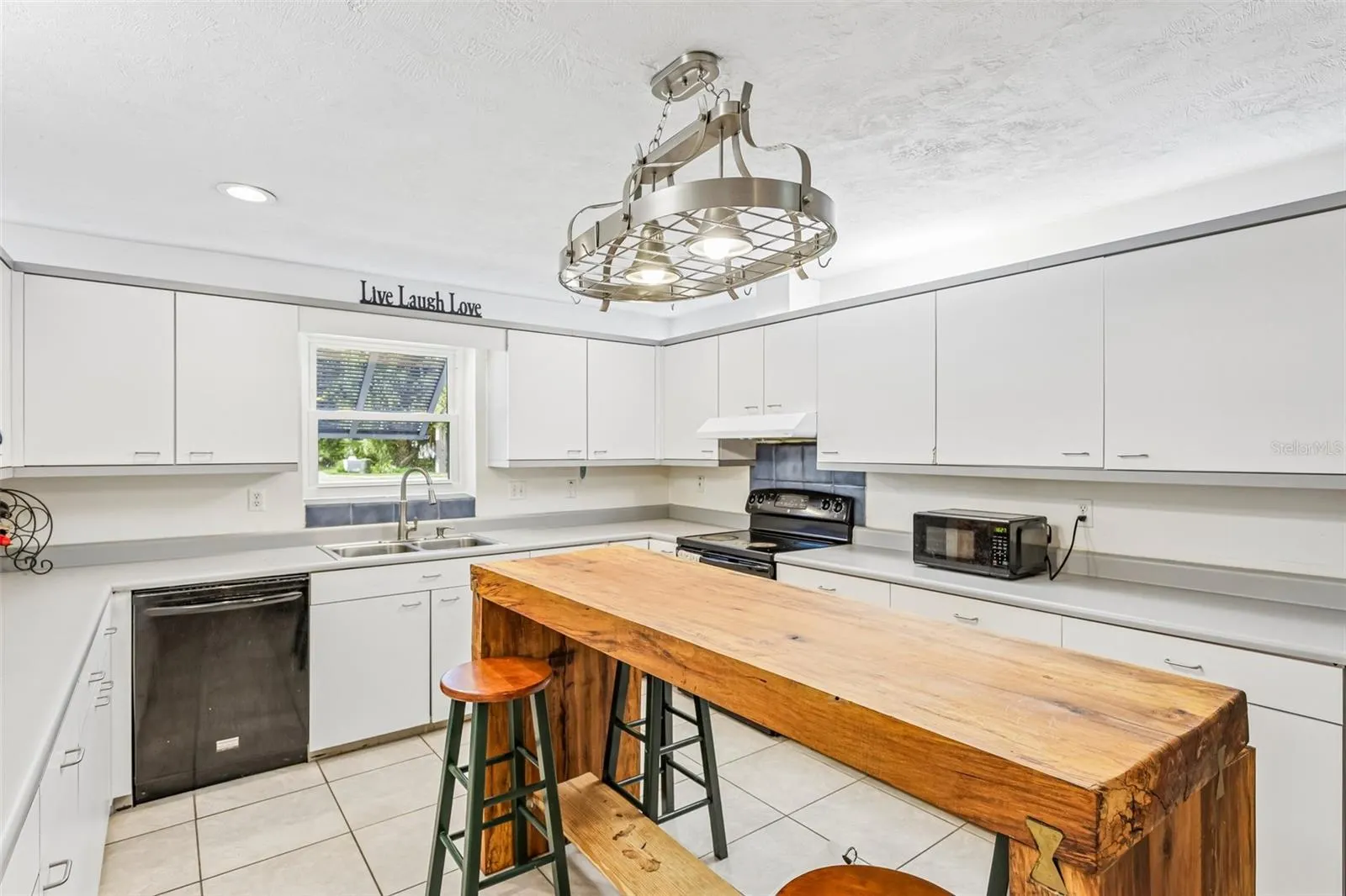 33 DRESDEN CIR