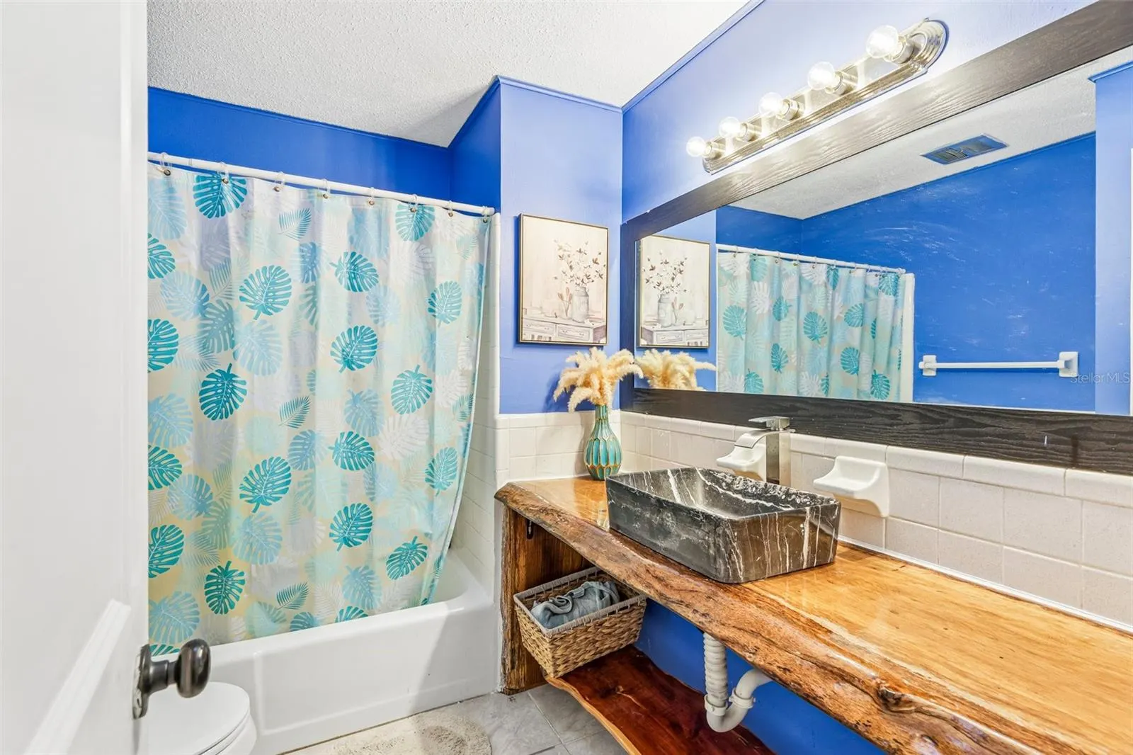 33 DRESDEN CIR
