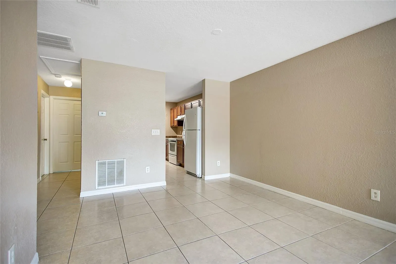 823 DOUGLASS AVE