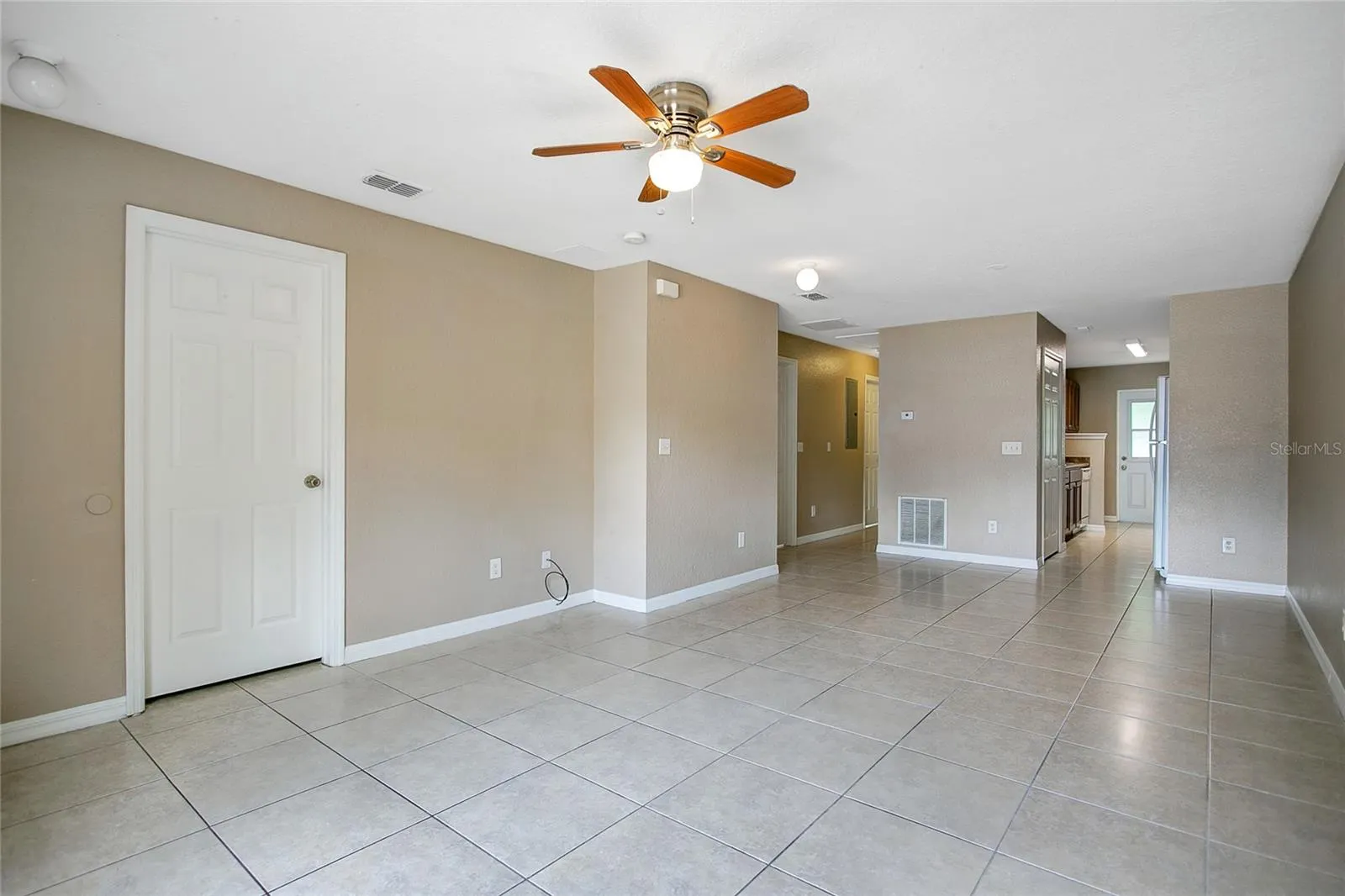 823 DOUGLASS AVE
